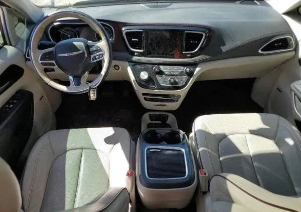 Chrysler Pacifica cena 59000 przebieg: 120592, rok produkcji 2017 z Milanówek małe 67
